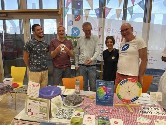 Wahlkreis 100% und Democracy Crew mit dem Bürgermeister