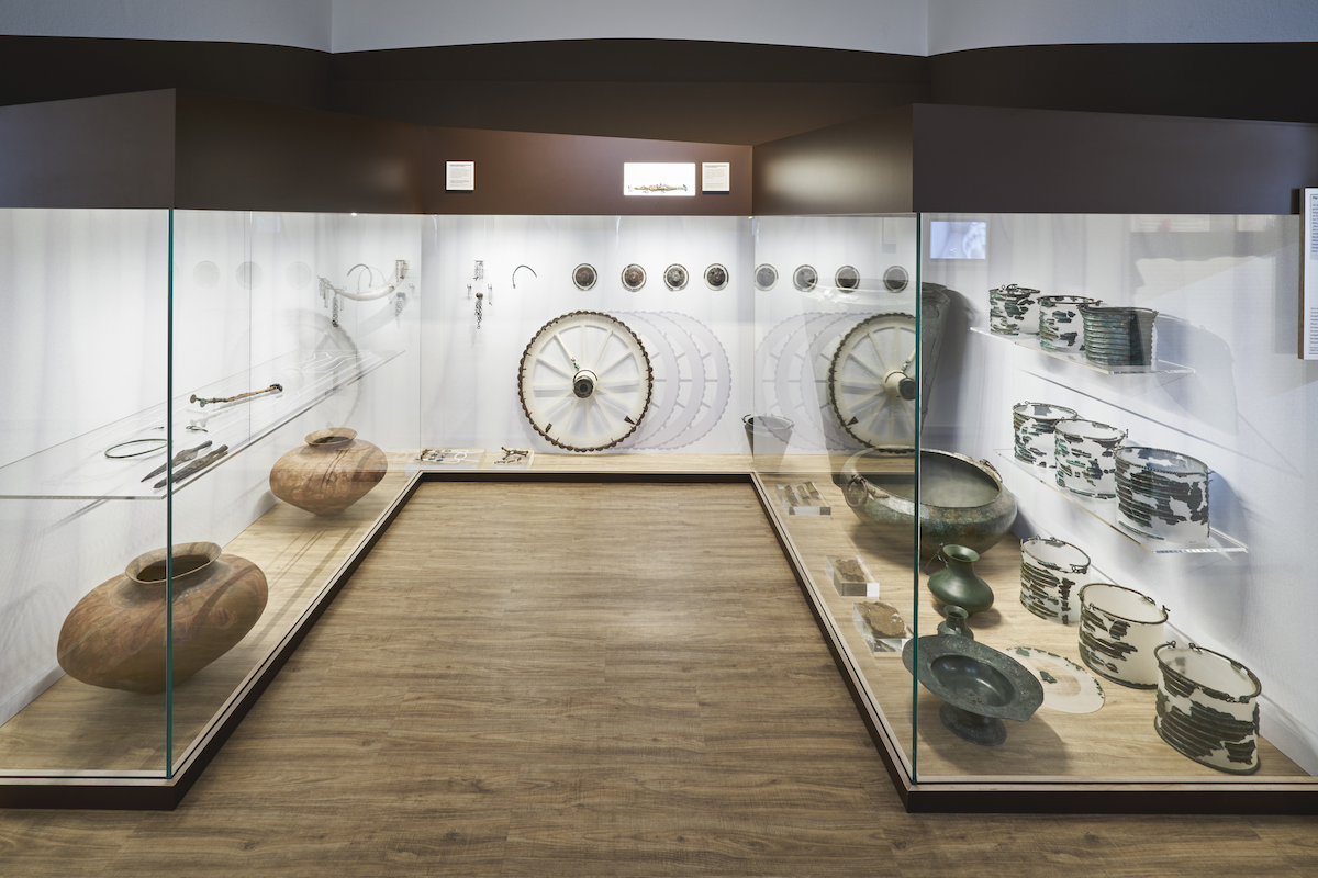 Raum Eisenzeit Dauerausstellung Inszenierung Grab Kappel am Rhein Foto A. Killian