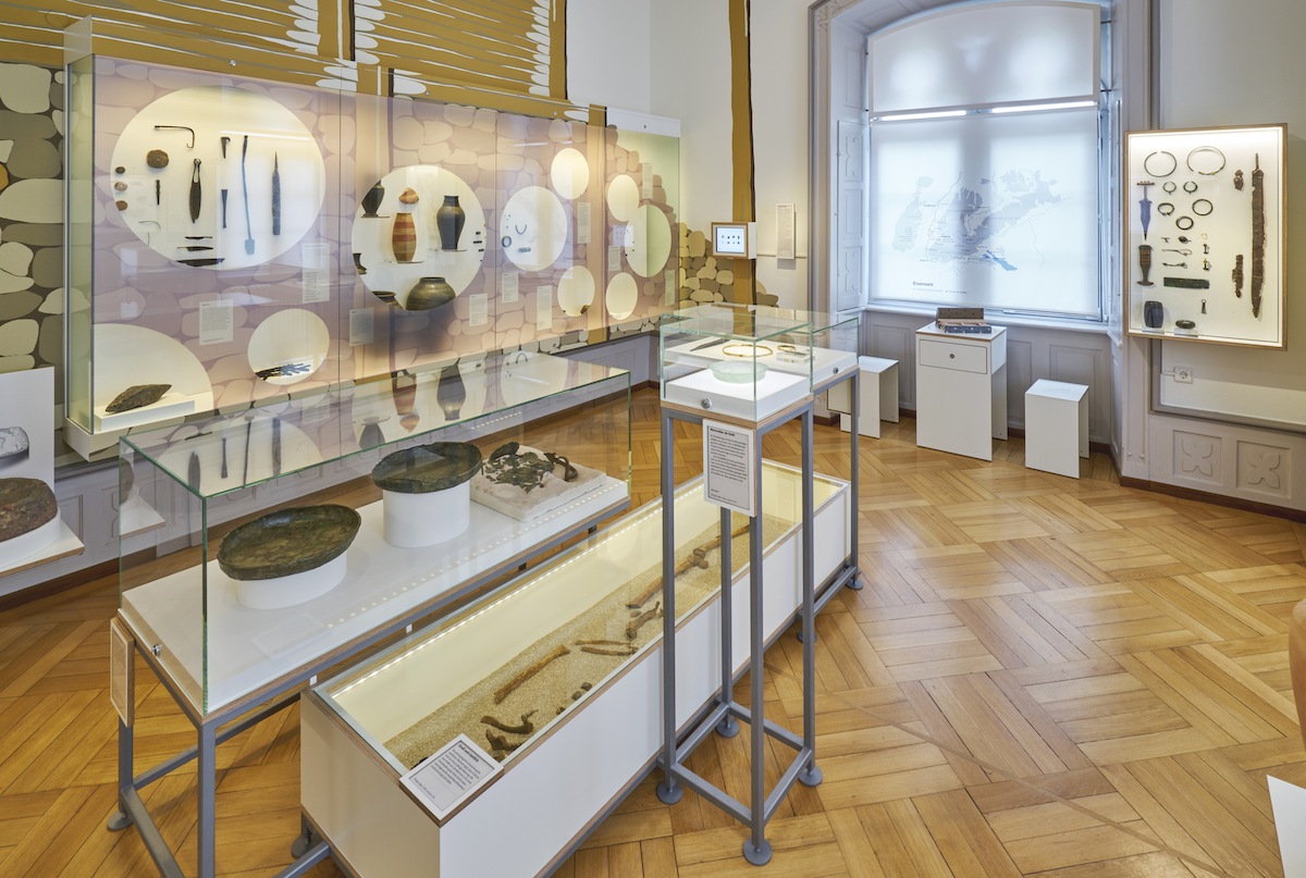 Raum Eisenzeit Dauerausstellung in der Mitte Grab von Ihringen / Foto: A. Killian