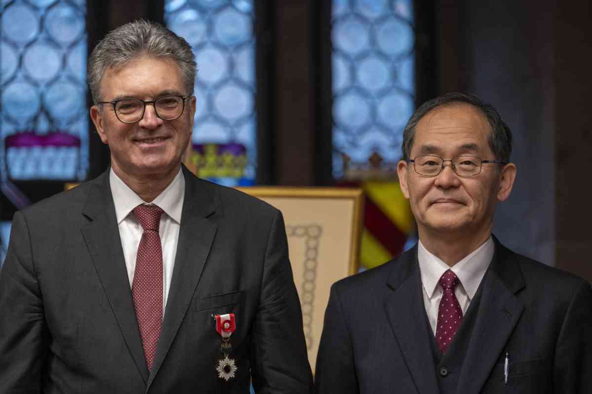 Kommunen, Verwaltung, Deutschland, Japan, Der ehemalige Oberbürgermeister Dieter Salomon erhält am 09.12.2022 den japanischen Orden „der Aufgehenden Sonne am Band, goldene Strahlen“. Dieter Salomon und japanischer Botschafter Hidenao Yanagi