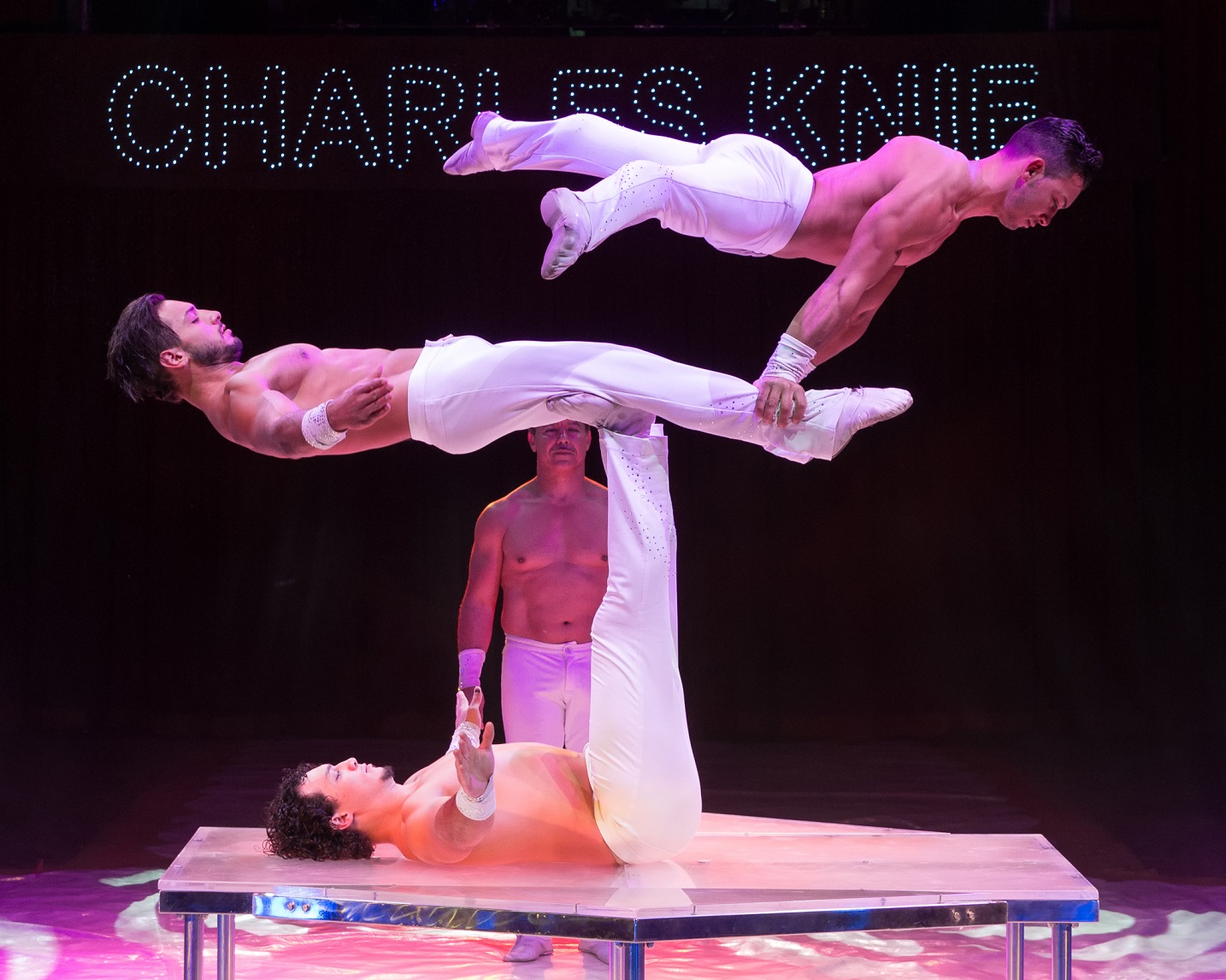 Messoudi Brothers Handstandakrobatik 01