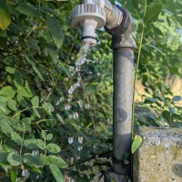 Wie kommt das Wasser in den Hahn?
